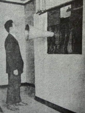 赵元任在纽约灌留声片 image